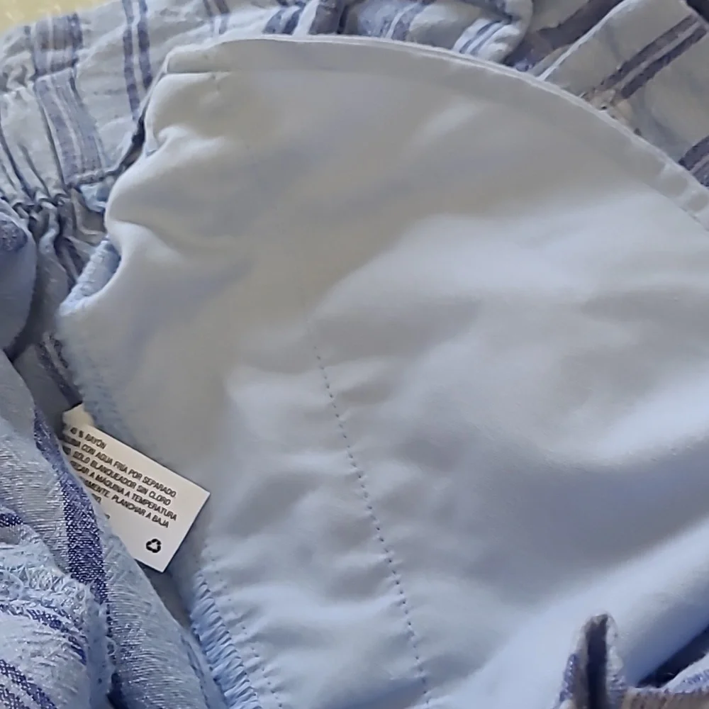 NWOT shorts free with $25 purchase - Picture 7 of 8